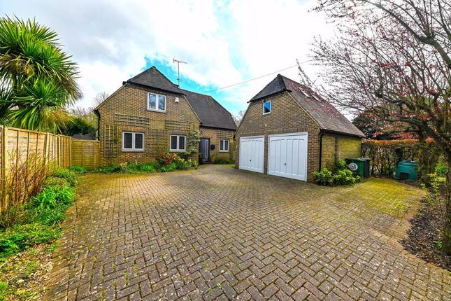 Detached house to rent in Redhill Road, Rowland's Castle