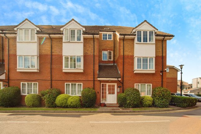 Thumbnail Flat for sale in Holm Oak Park, Hagden Lane, Watford