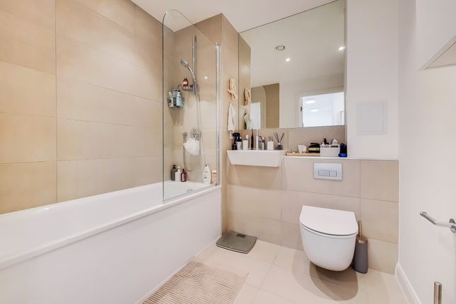 Flat for sale in Wembley Hill Road, London