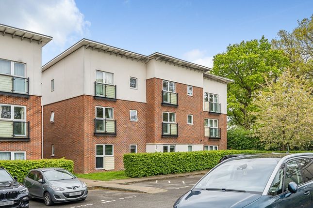 Flat for sale in Redwood Cout, Leatherhead, Surrey