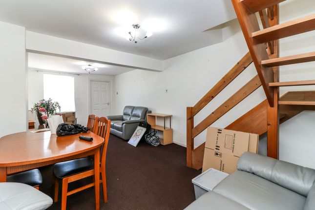 77 Primrose Hill, Kings Langley photo 2