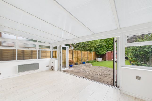 19, Redford Close, Middlesex photo 4