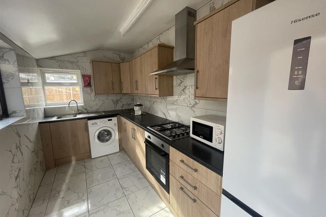 23, Meadow Road, Southall photo 3