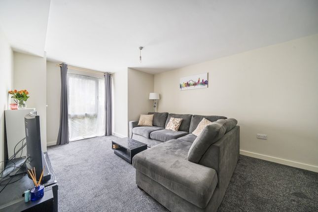 Flat for sale in Cedar House, Richmond, London