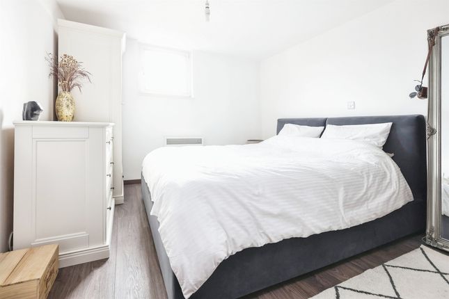 Flat for sale in New Coventry Road, Birmingham