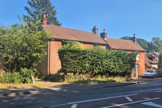 3-bed house on West View, Winchester Road, Southampton, £200,000