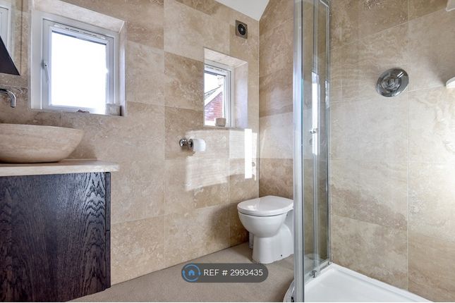 Flat, Netherhall Gardens Hampstead, London photo 5
