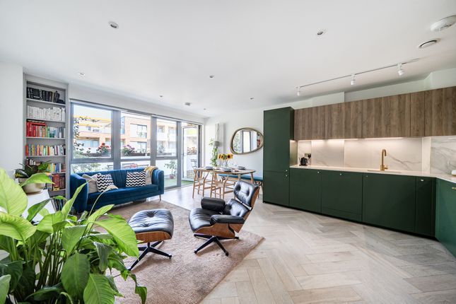Flat 13, Granita Court, 9, Cross Lane, London photo 4