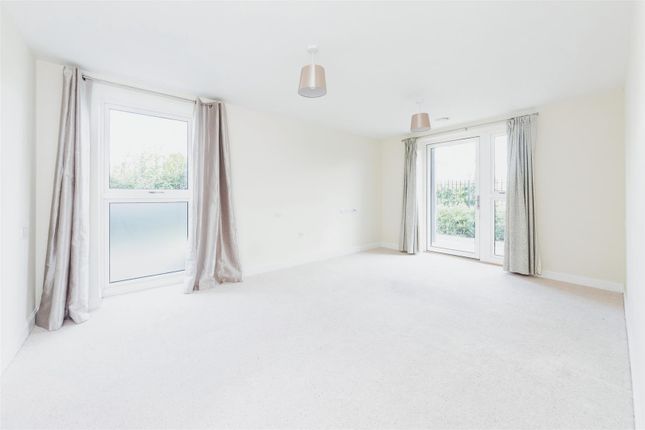 Flat for sale in 170 Greenwood Way, Didcot, Oxfordshire