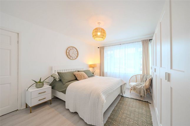 23, Woodlea Court, West Yorkshire photo 4