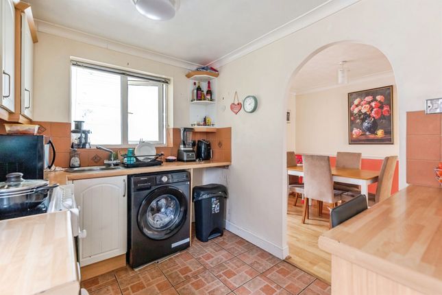 4, Tyne Close, Wellingborough photo 4