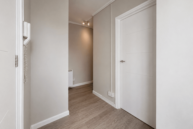 Flat 30, Hind House, 74 Hornsey Road, LONDON photo 4