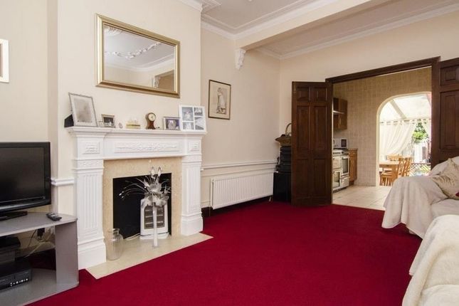 Terraced house to rent in Cumberland Road, London
