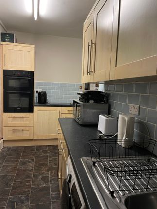 Room to rent in Manchester Road, Linthwaite, Huddersfield