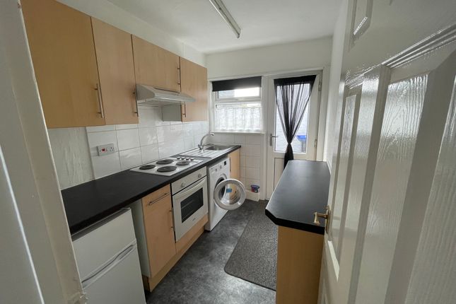 End terrace house to rent in High Street, Garlinge