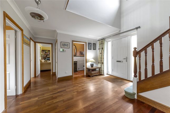 21, Fairacres, Surrey photo 4