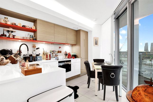 Flat for sale in Hoola, 1 Tidal Basin Road, Royal Docks, London