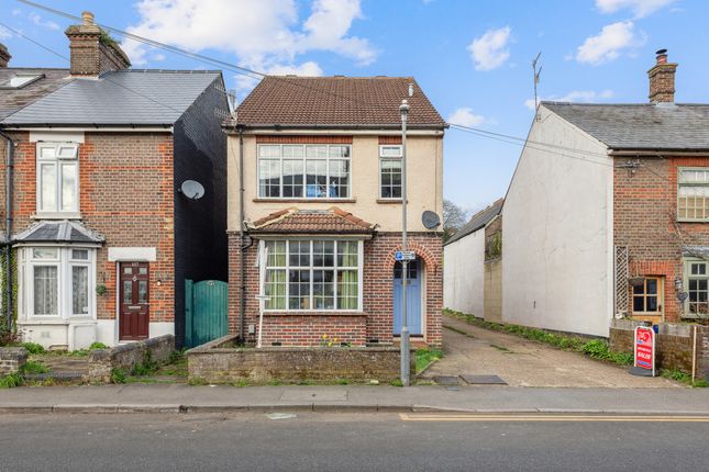 2-bed flat on Sunnyside Road, Chesham, £300,000