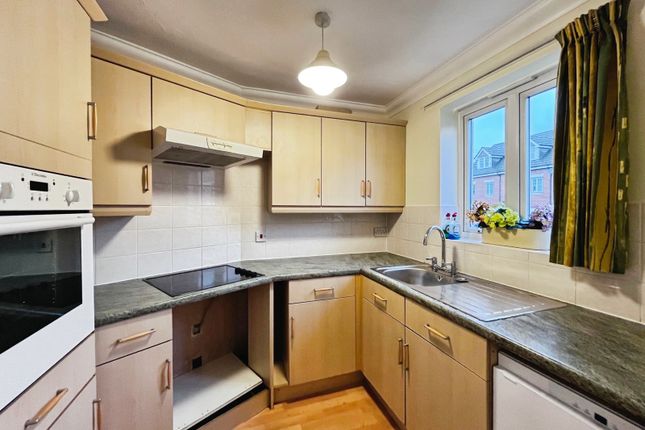 Flat 25, Fern Hill Lodge, 100, Victoria Road, Hampshire photo 3