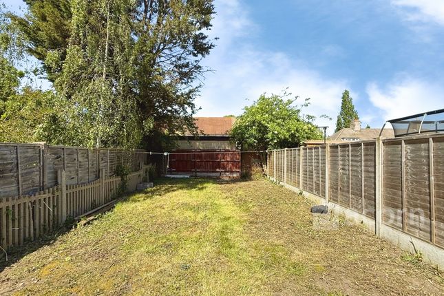 16, East Holme, Erith photo 2
