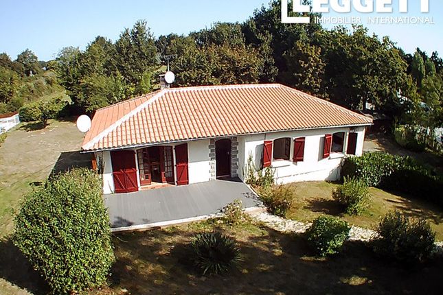 Thumbnail Villa for sale in La Boissière-Des-Landes, Vendée, Pays De La Loire