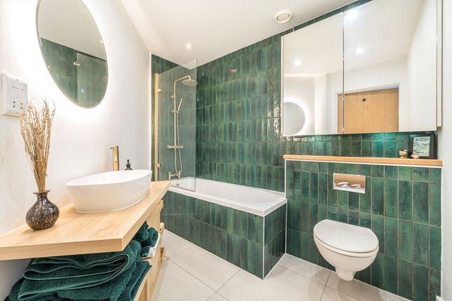 Flat 3, Gedling Court, Jamaica Road, London photo 4