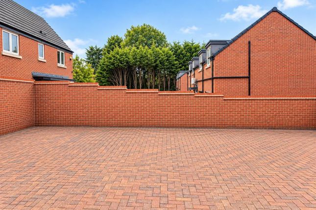 Weedon Close, Northampton photo 4