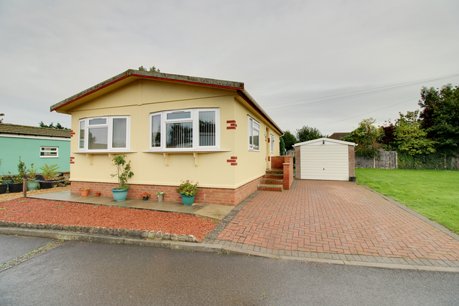 Thumbnail Mobile/park home for sale in Main Avenue, Charnwood Park Estate, Scunthorpe