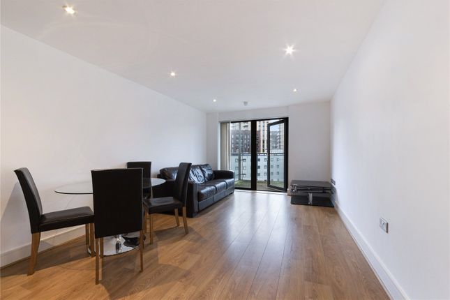 Flat to rent in Jude Street, London