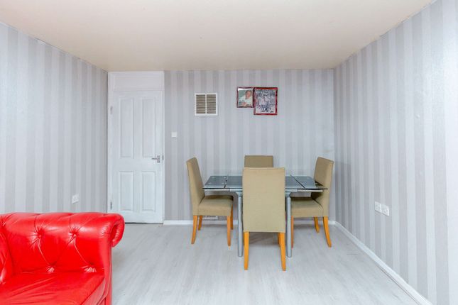 Flat for sale in Opossum Way, Hounslow