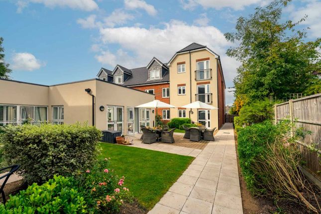 Flat for sale in Beaconsfield Road, Farnham Common, Slough