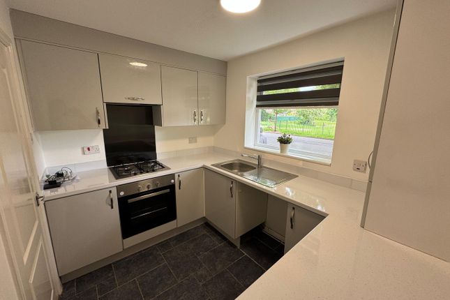 6, Stanford Close, Manchester photo 3