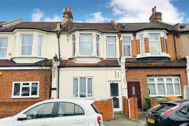2 Bedroom Flat in E12 6JX