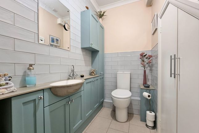 21 Restway Gardens, Bridgend photo 3