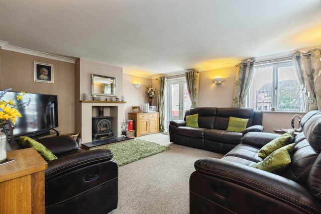 23a, The Leys, Berkeley photo 3