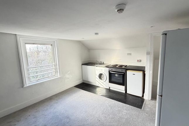 8 St James Park Road, London photo 5