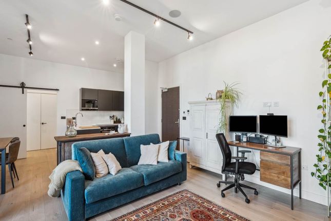 Flat to rent in Pickle Factory, New Tannery Way, London