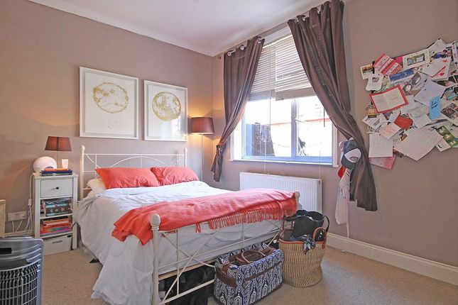 North End Road, London photo 3