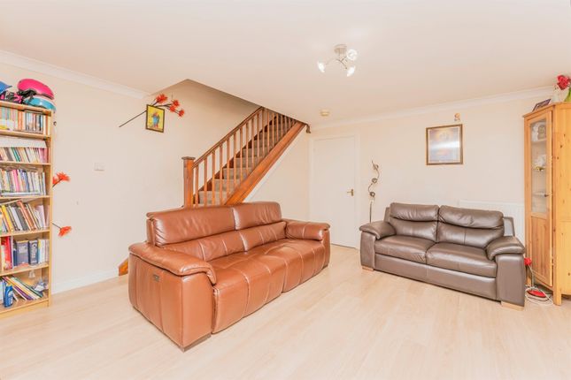 17, Abbots Close, Kettering photo 4
