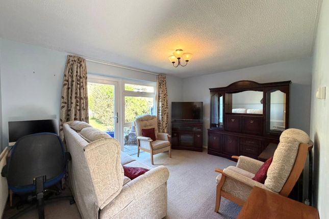 167, Avondale, Ash Vale photo 3