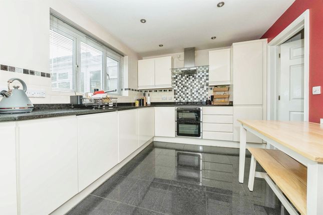 12, Lavender Close, Hatfield photo 4