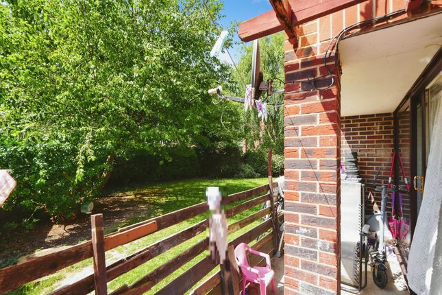 22, Linacre Close, Didcot photo 4