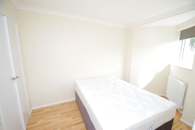 Bakery Mews, WD18, Watford photo 4