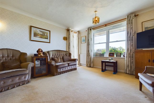 Flat for sale in Regis Court West Parade, Worthing
