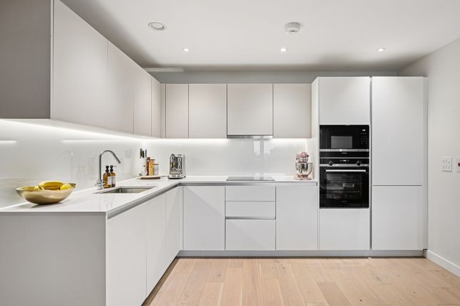 22 Cellini Building, Ealing photo 3