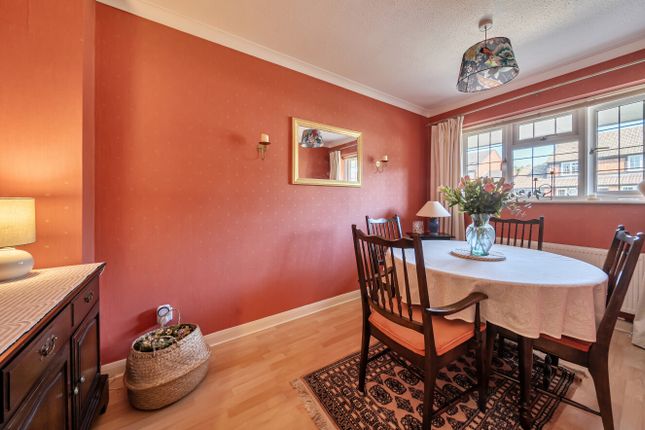 33, Saxon Way, Windsor photo 4