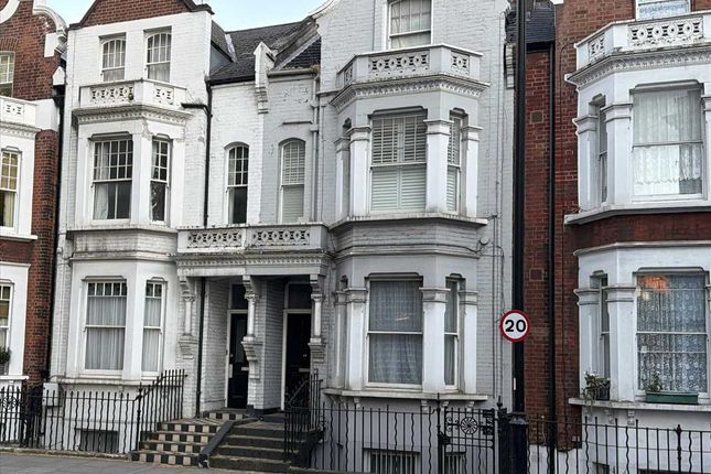 2-bed flat on 25B, Cremorne Road, London, £550,000