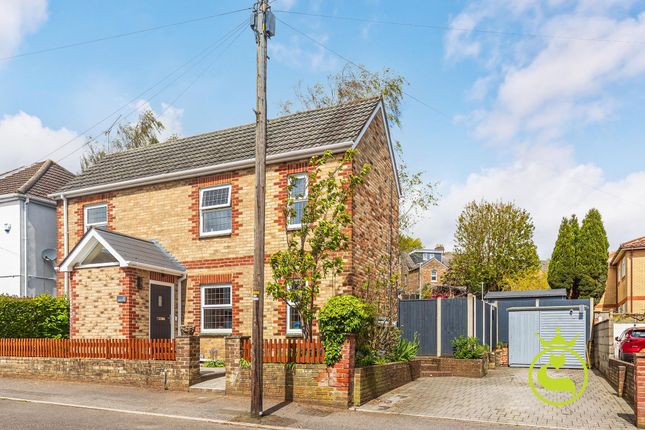 Thumbnail Cottage for sale in Delightful Cottage - Lodge Close, Penn Hill