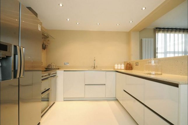 Flat 25, Boydell Court, St Johns Wood photo 3