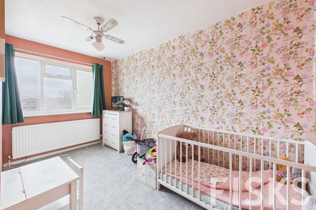12, Hilverson Way, Canvey Island photo 5